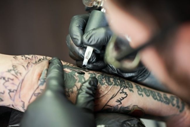 Como preparar o melhor diluente para tinta de tatuagem do mundo