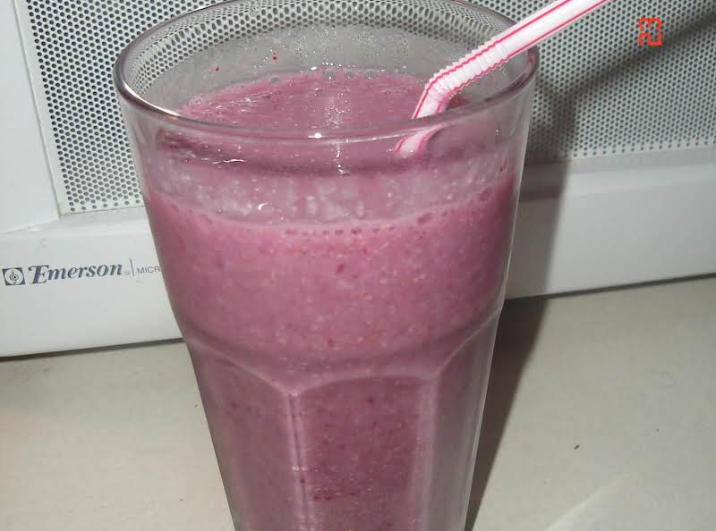 Banana, Berries And Peanut Butter Smoothie