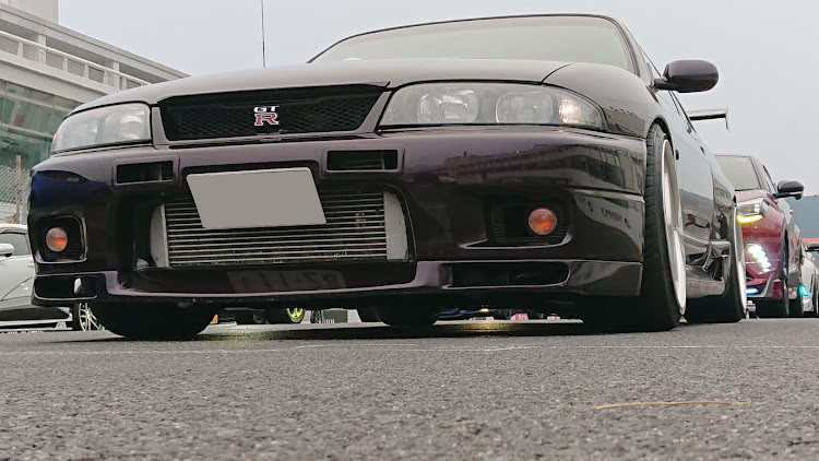 スカイライン GT-Rの地べた撮りに関するカスタム事例の投稿画像1枚目