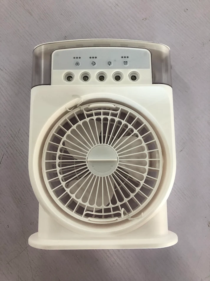 Enfriador de aire portátil USB con 5 aspersores, depósito de 600 ml, luces de 7 colores y humidificador. Climatizador con bruma.