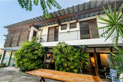 House with pool and garden 1