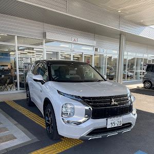 アウトランダーPHEV GG2W