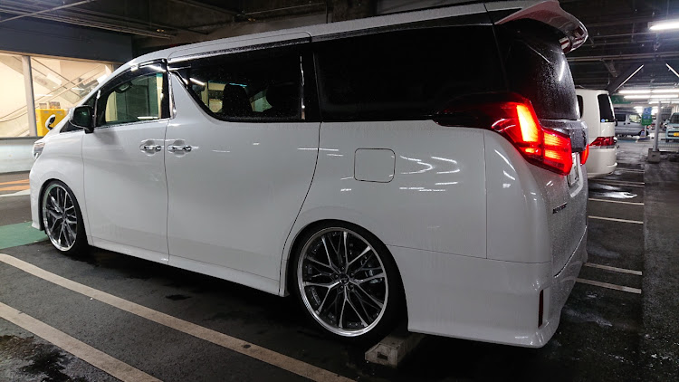 アルファードのKrenze Weaval・22inch・NITTO INVO・HKS Sｰstyle L・愚痴ります…に関するカスタム事例の投稿画像1枚目