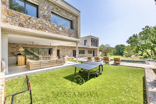 House with pool 3