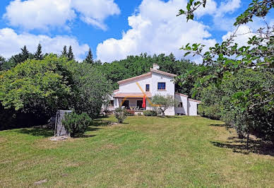 Villa avec piscine et terrasse 10