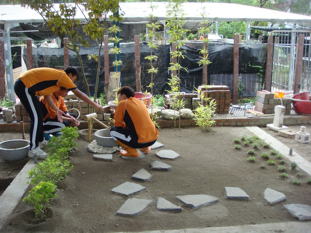 103 3 農業創新及特色技藝推動計畫 103 1 1 植物工廠 工作項目 太陽能發電設備採購 綠能發電系統建置及運轉 植物工廠生產模組節能研究及規劃 植物工廠推廣研習 建置植物工廠及綠能生產教育網站 太陽能設備建置完成 有線及無線台媒體採訪報導