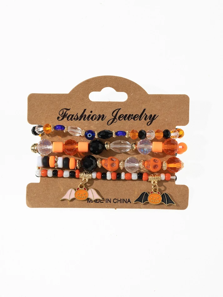 Bracelet de fête fait main en fil de pâte polymère avec chauve-souris, araignée et citrouille, idéal pour Halloween et les célébrations.