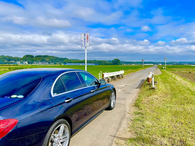 Eクラス セダンの通勤快速車・9月の向日葵🌻・カバンサイトブルー・人型車両って何？・ゆるドラに関するカスタム事例の投稿画像4枚目