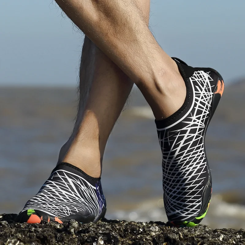 De Ultieme Land & Sea Schoenen Verken de wereld. Comfortabel, veelzijdig en perfect voor elk avontuur. Ervaar ongekende prestaties en vrijheid.
