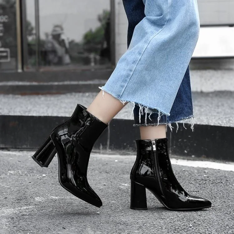 Title 13, Gold- und silberfarbene Kurzstiefel mit breitem...