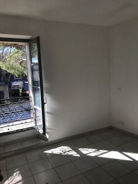 Location  appartement 2 pièces 50 m² à Uzès (30700), 536 €