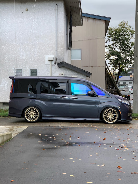 ステップワゴンのステップワゴンrp3 スパーダ・そろそろ冬支度。・本当はしたくない・冬長すぎ・横ショットキュンですに関するカスタム事例の投稿画像1枚目