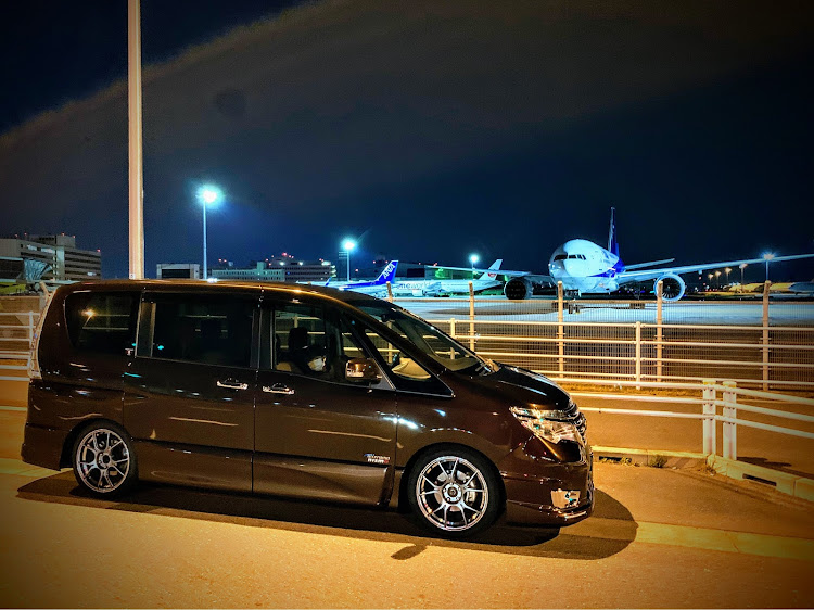 セレナのC26セレナ・GTX02・羽田空港近くにて・飛行機とコラボ・辰巳paに関するカスタム事例の投稿画像2枚目