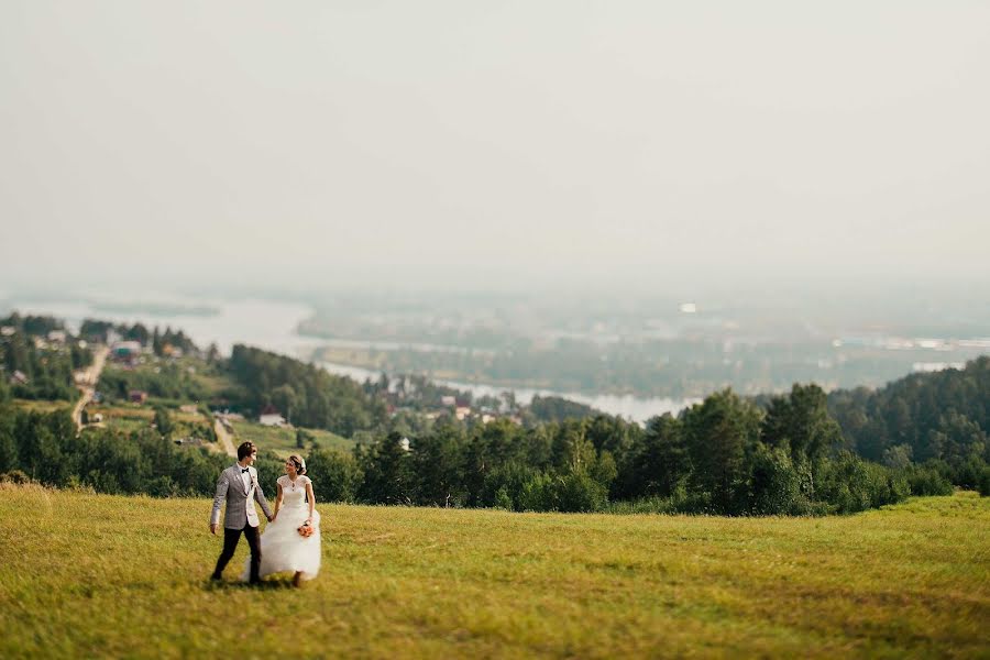 Svatební fotograf Denis Anurev (ideapix). Fotografie z 1.října 2013