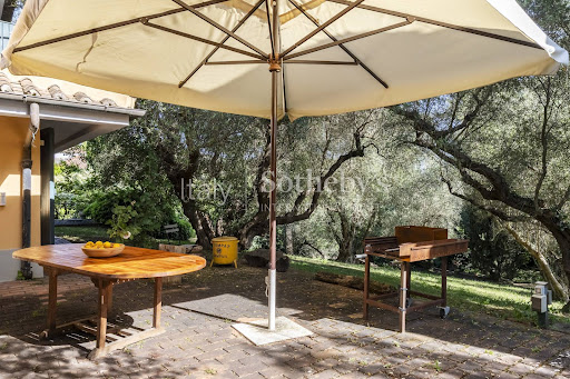 Prestige villa for sale in Castelnuovo di Porto (Italy) with garden