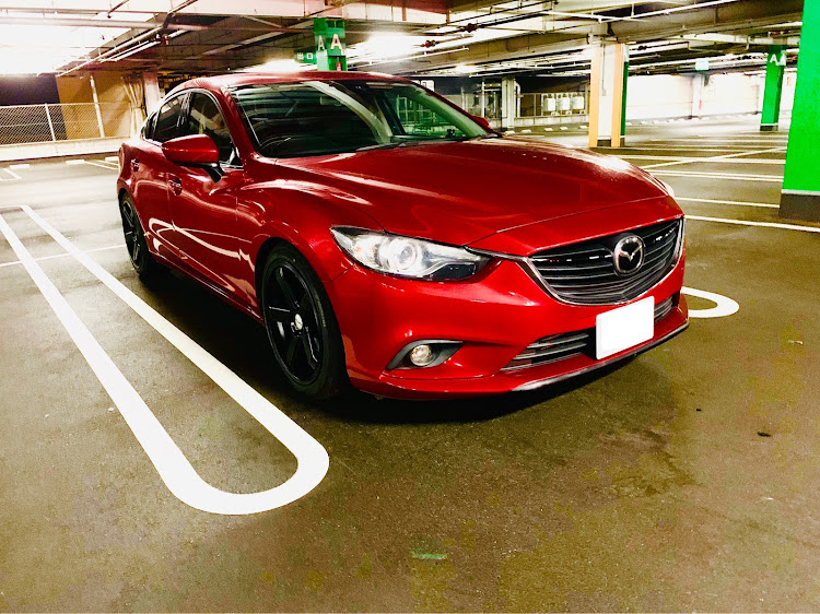 アテンザのMAZDA・ソウルレッド・立体駐車場盛れる・ATENZA・mazda6に関するカスタム事例の投稿画像1枚目