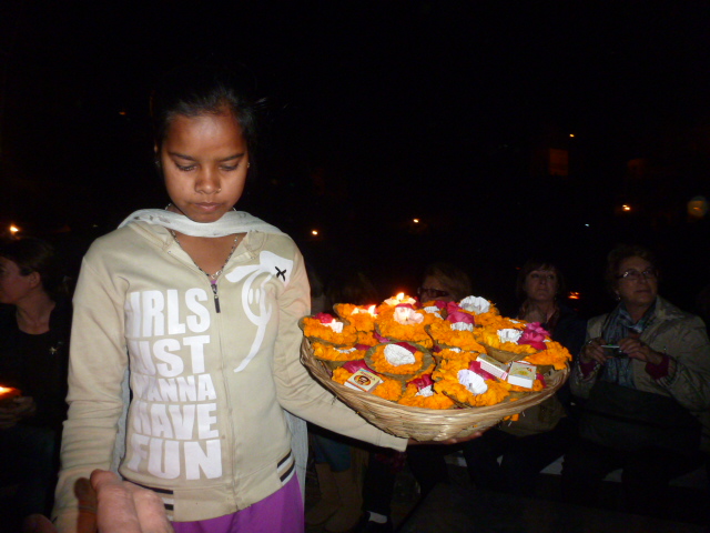 VARANASI - UN POQUITO DE INDIA Y UN POQUITO DE NEPAL (5)