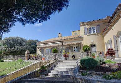 Villa avec piscine et terrasse 4