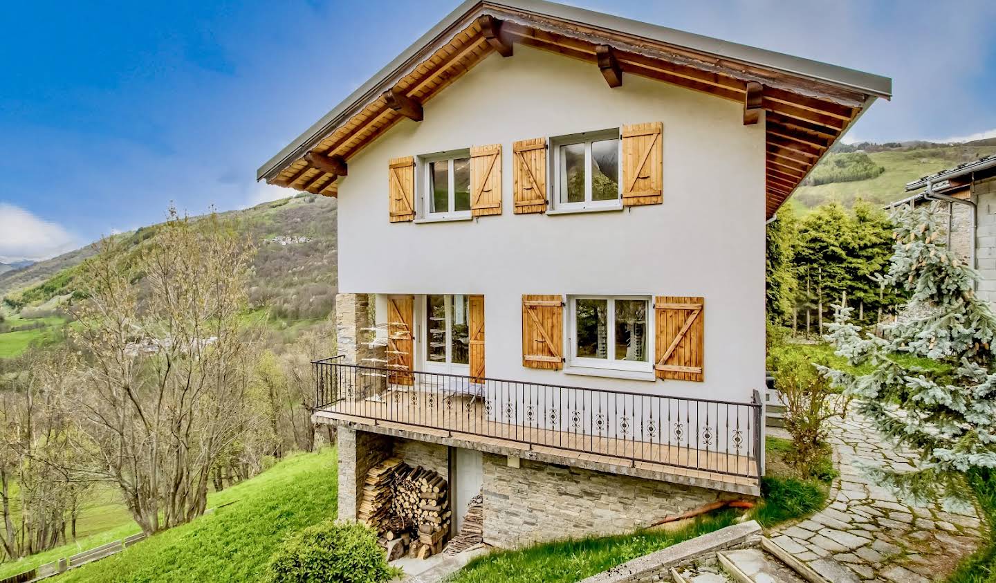 Chalet avec vue panoramique et terrasse Les Belleville