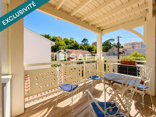 Buy this luxury apartment / penthouse in Arcachon (33120) - Terrace with table and chairs