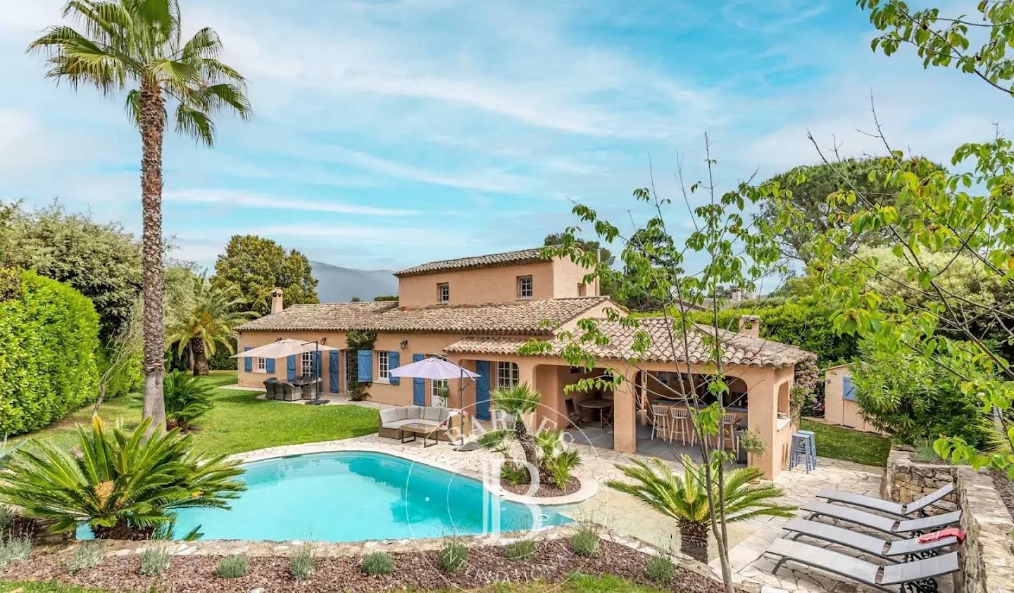 Villa with pool Valbonne