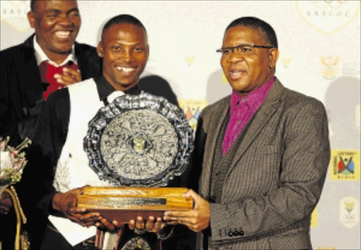 PIONEER: Sports Minister Fikile Mbalula presents boxer Zolani Tete with an award at the Sascoc offices in Johannesburg Photo: Vathiswa Ruselo