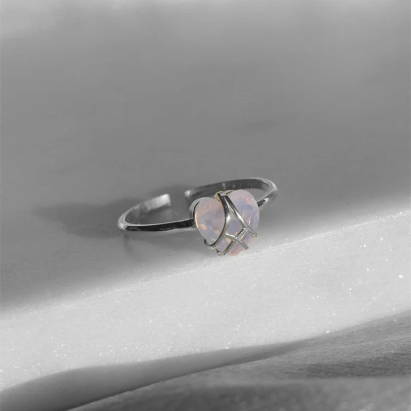 Bague femme argent réglable coeur ouvert pierre blanche. Bijou élégant et ajustable, idéal comme cadeau pour femme.