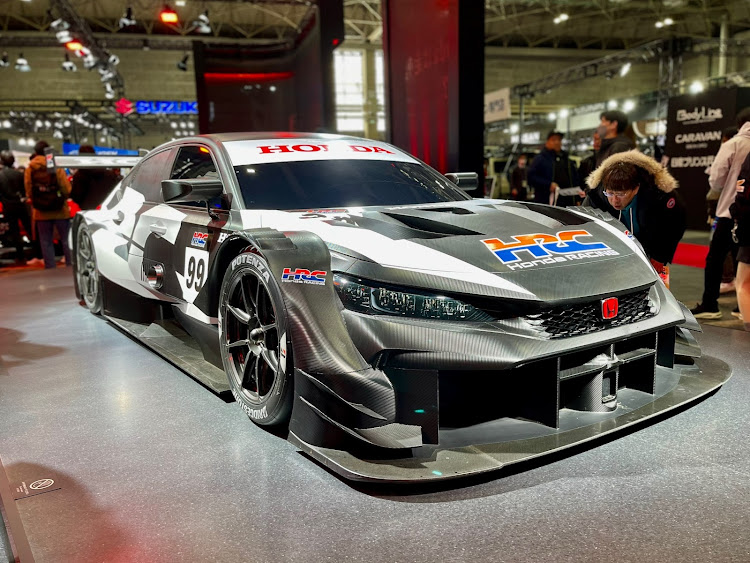 フィットのローガン・ローガンレーシング・ご近所レーシング・仲良しですが何か？・大阪オートメッセ2025に関するカスタム事例の投稿画像14枚目