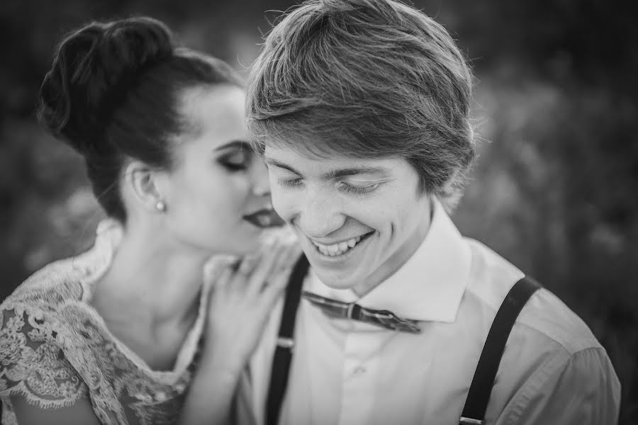 Fotógrafo de casamento Evgeniy Romanov (pomahob). Foto de 29 de março 2016