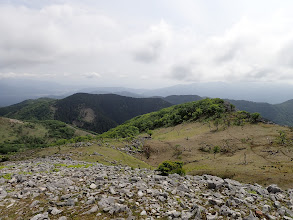 右の尾根沿いに下山