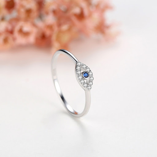 Title 5, Demon Eye Fashion Ring – Een opvallende moderin...