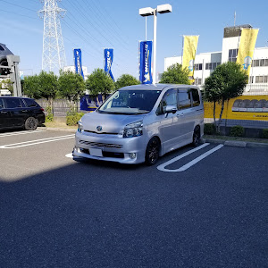 ヴォクシー ZRR70W