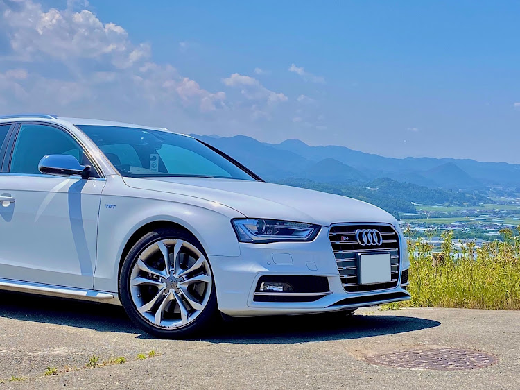 S4 アバントの愛車自慢・ドライブ・アウディ・アウディのある生活に関するカスタム事例の投稿画像1枚目