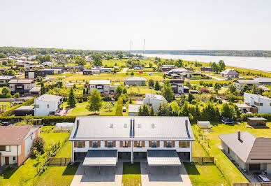 House with garden 8