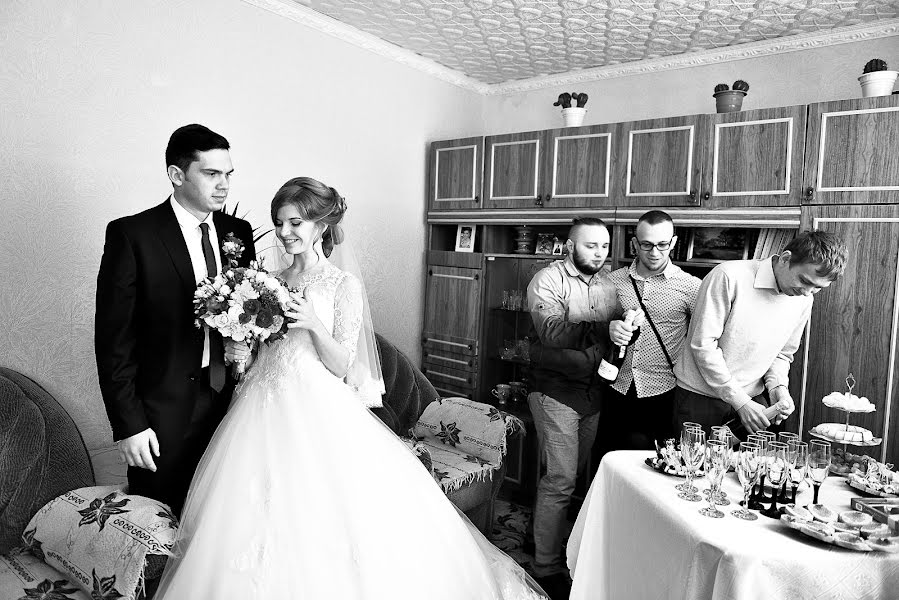 Wedding photographer Elena Raevskaya (leonflo). Photo of 17 February 2017