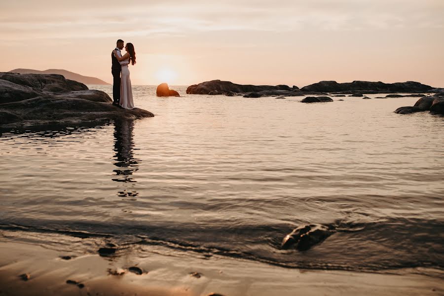 Fotógrafo de casamento Renuar Locaj (locaj). Foto de 10 de agosto 2022