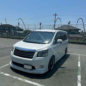 ノア ZRR70W