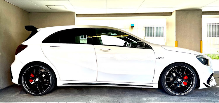 Aクラス ハッチバックの秋の気配に関するカスタム事例の投稿画像2枚目