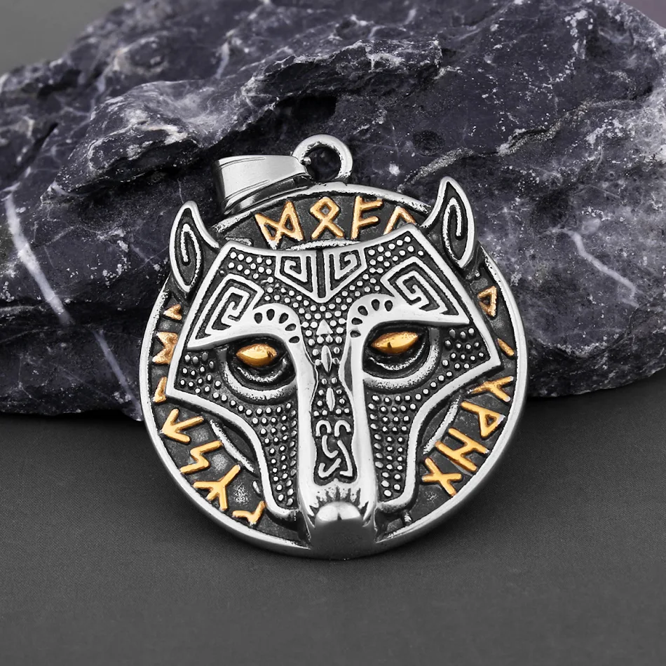 Viking Altın Kurt Başı Aoding Rune Titanyum Çelik Erkek Kolyesi, maskülen ve güçlü bir sembol taşıyan şık bir aksesuar.