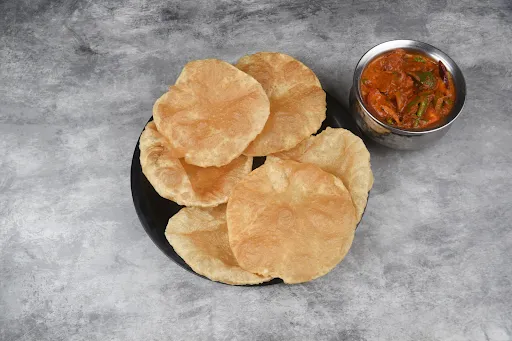 6 Poori With Chicken Curry