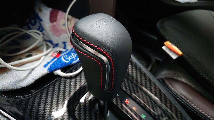 ヤリスクロスのDIY・USトヨタ純正・TRDシフトノブ・純正オプションに関するカスタム事例の投稿画像1枚目
