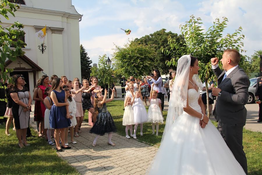 Fotograf ślubny Szilvia Tóthné Lelkes (tothnelelkes). Zdjęcie z 3 marca 2019