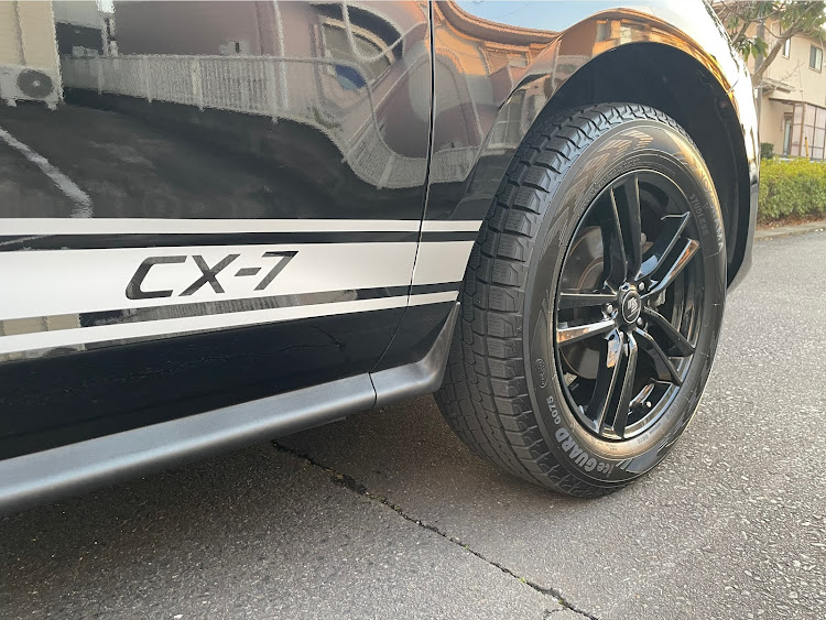 CX-7の2023年もよろしくお願いします・新年のご挨拶・スタッドレスタイヤへ交換・ブラックトーンエディションに関するカスタム事例の投稿画像1枚目