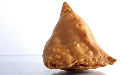 Cheesy Chaap Samosa [Loaded With Cheese]