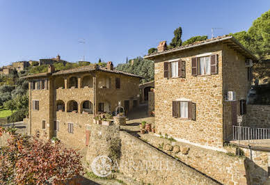 Farmhouse with outbuildings and garden 3