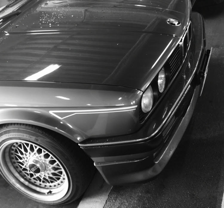 3シリーズ クーペのSARK号・E30・汚れ隠しのモノクロ撮影・時間よ止まれぃ！に関するカスタム事例の投稿画像3枚目