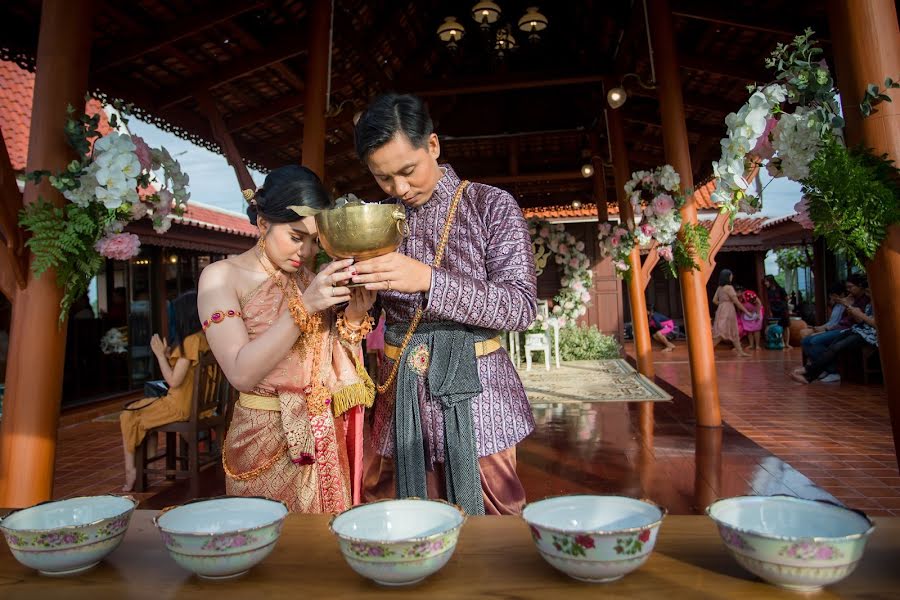 Fotografo di matrimoni Nattawut Kojchapoom (cmanproduction). Foto del 8 settembre 2020