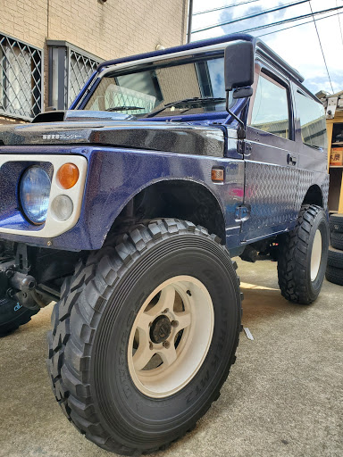 スズキ ジムニーを華麗にカスタム By ケンケン 06 22 今月は不正改造取締月間なのでハミタイはやばいので バーフェン付けないと捕まっちゃうよ つ 事 Cartune