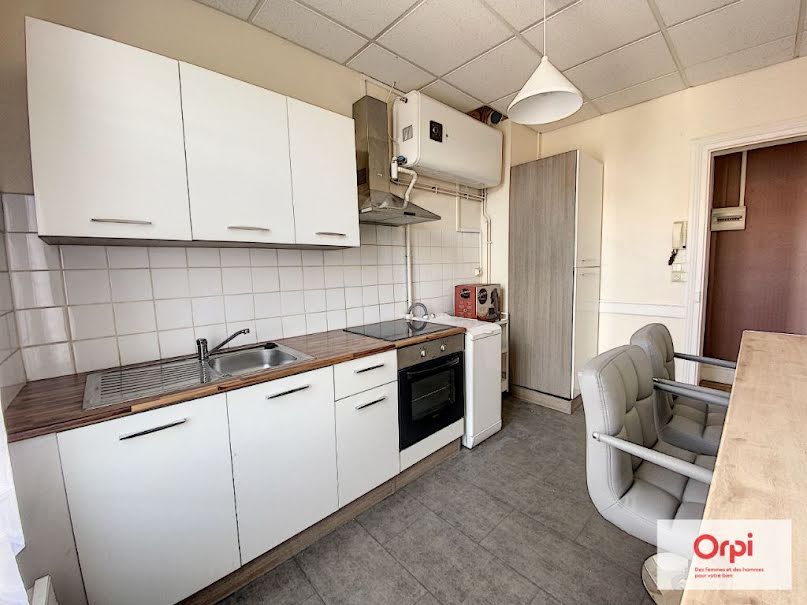 Location  appartement 2 pièces 36 m² à Montluçon (03100), 415 €