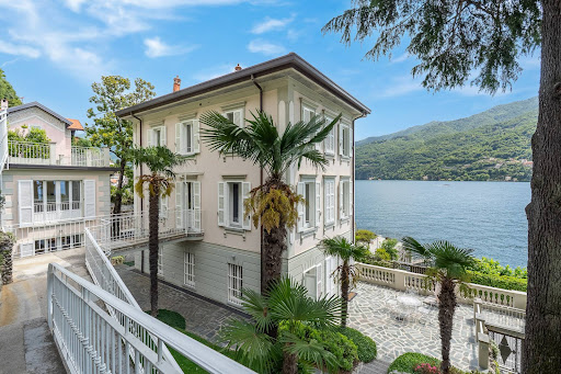 Villa with terrace 1